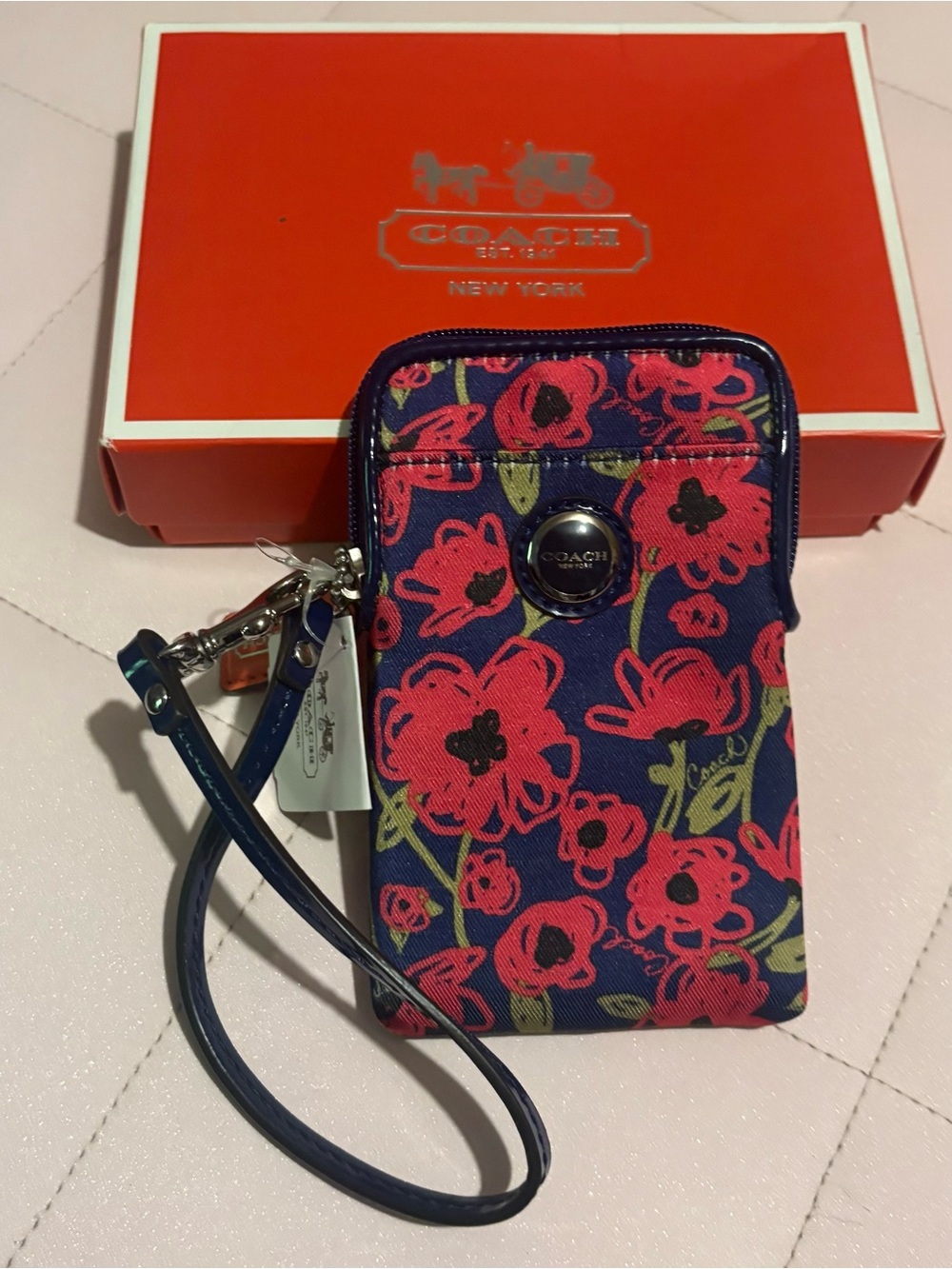 NWT Coach Poppy Meadow Cluster Floral Wristlet Navy Red